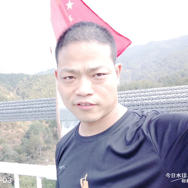 细腻闻云朵的照片
