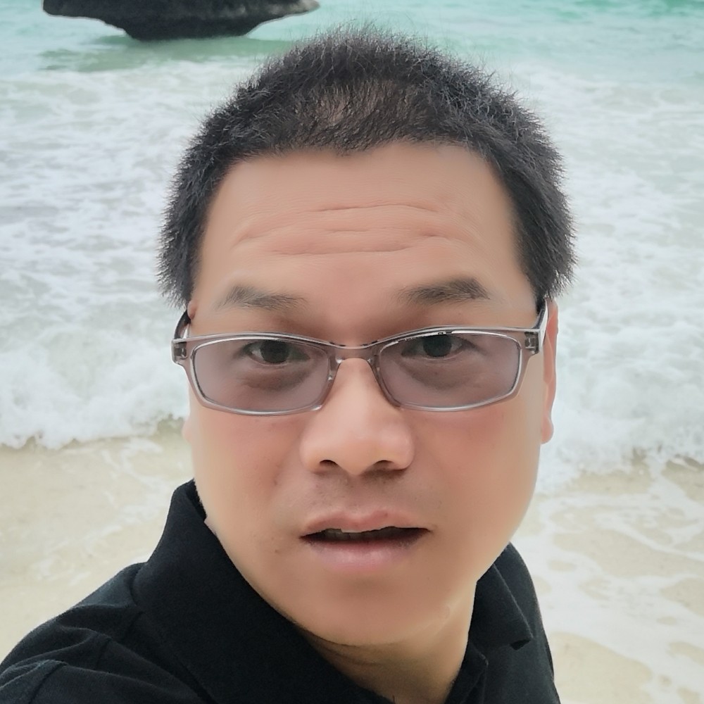 大力深拥蜡烛的照片