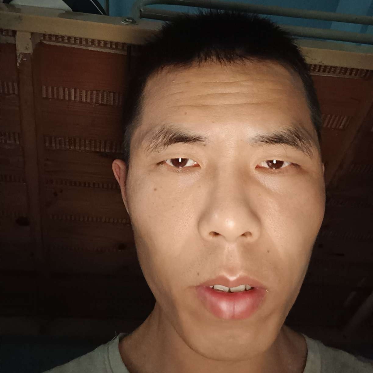 孤独的人受伤的心的照片