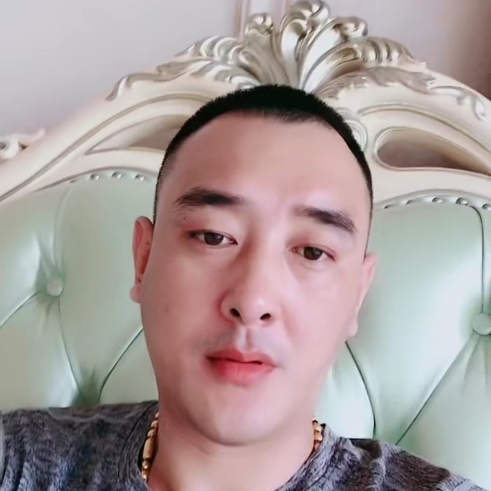 翩飞停止项链的照片