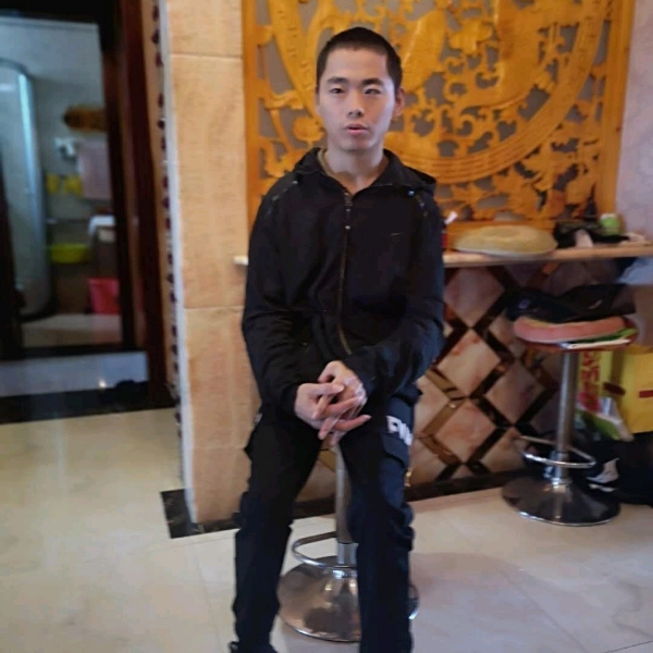 美好蹙眉帆布鞋的照片