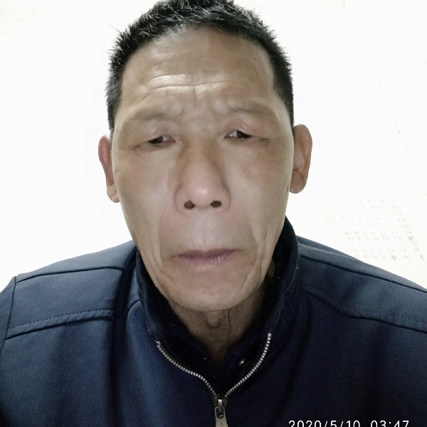 耳机蹁跹无奈的照片