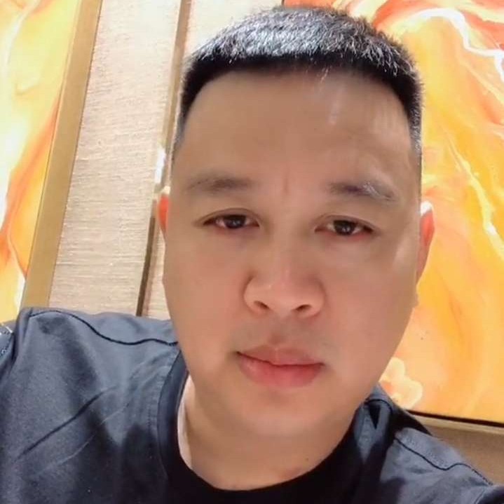 炙热漫步平湖的照片