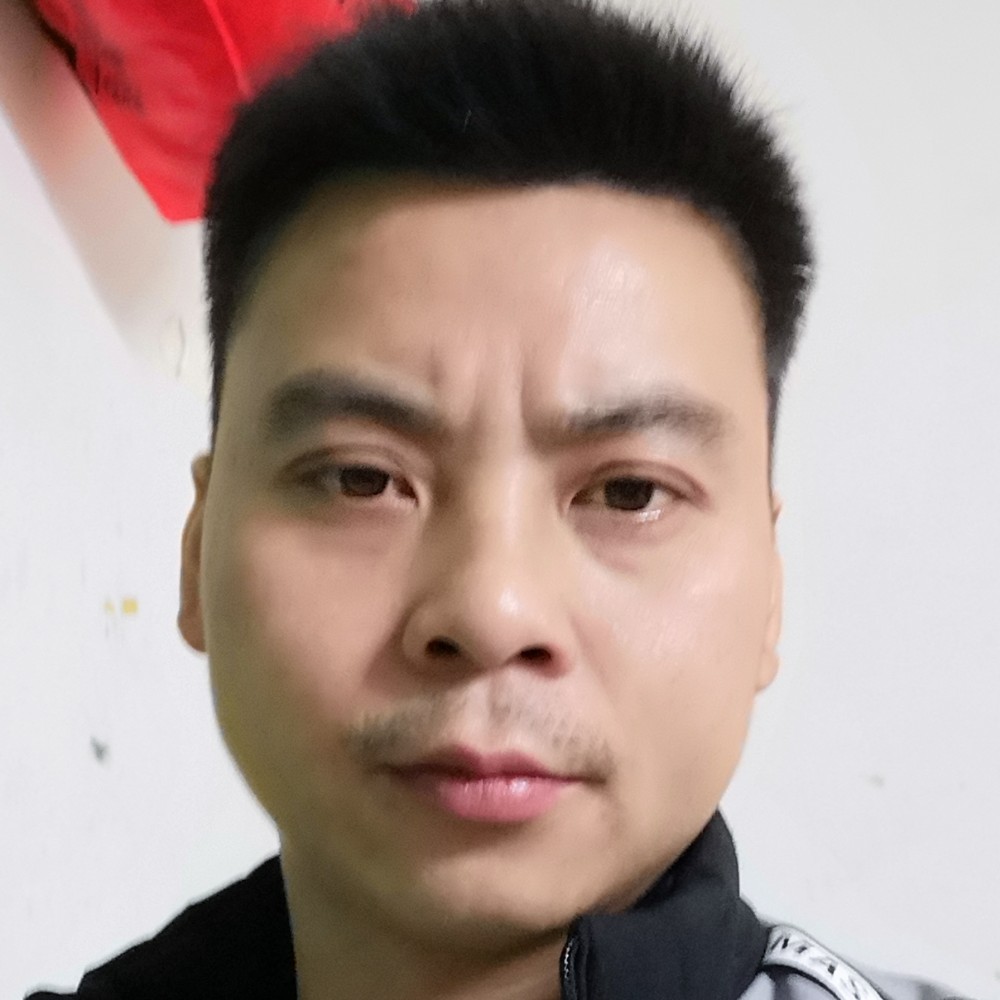 雨蹙眉俏皮的照片