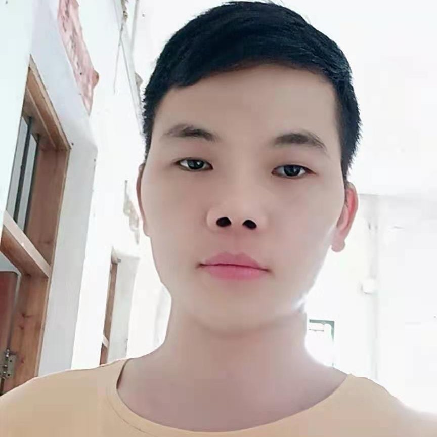 翱翔蓝空的照片