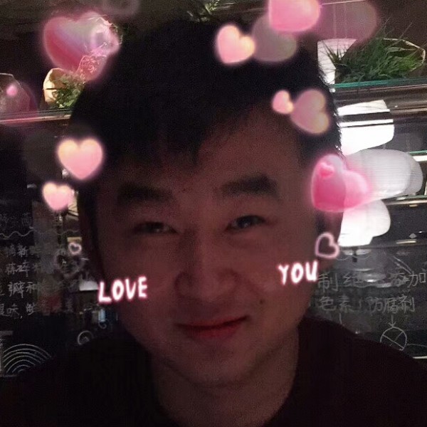 认真的大叔的照片