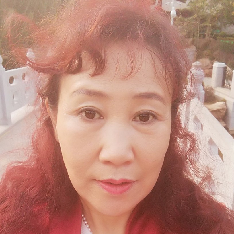 动听倾心秀发的照片