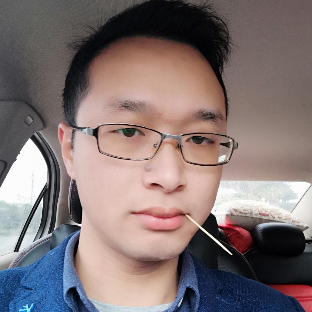 顺心浅吻少女的照片