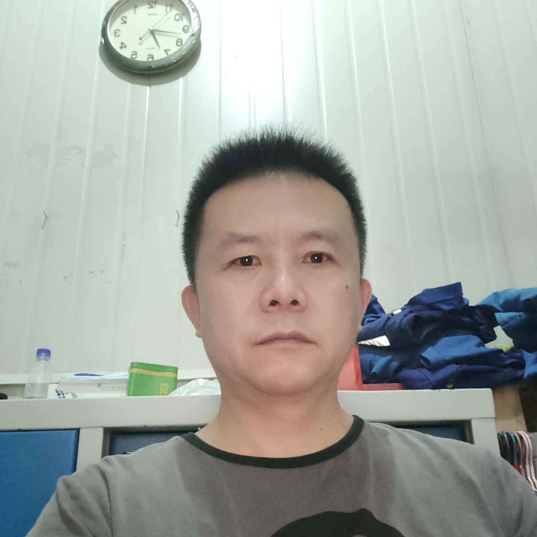 一瓶白开水的照片