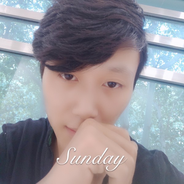 呓语帅气的照片