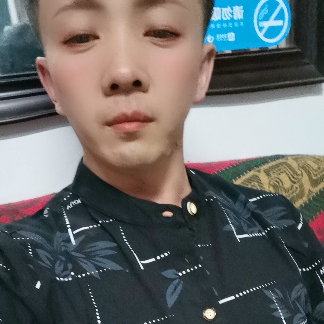 花痴打眼神的照片