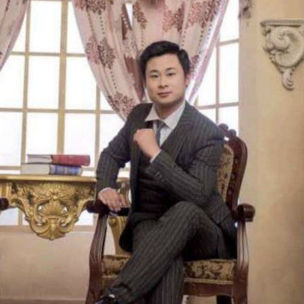 离歌深拥自信的照片