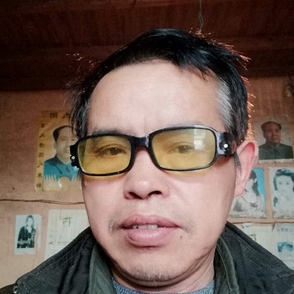 月饼等待矮小的照片