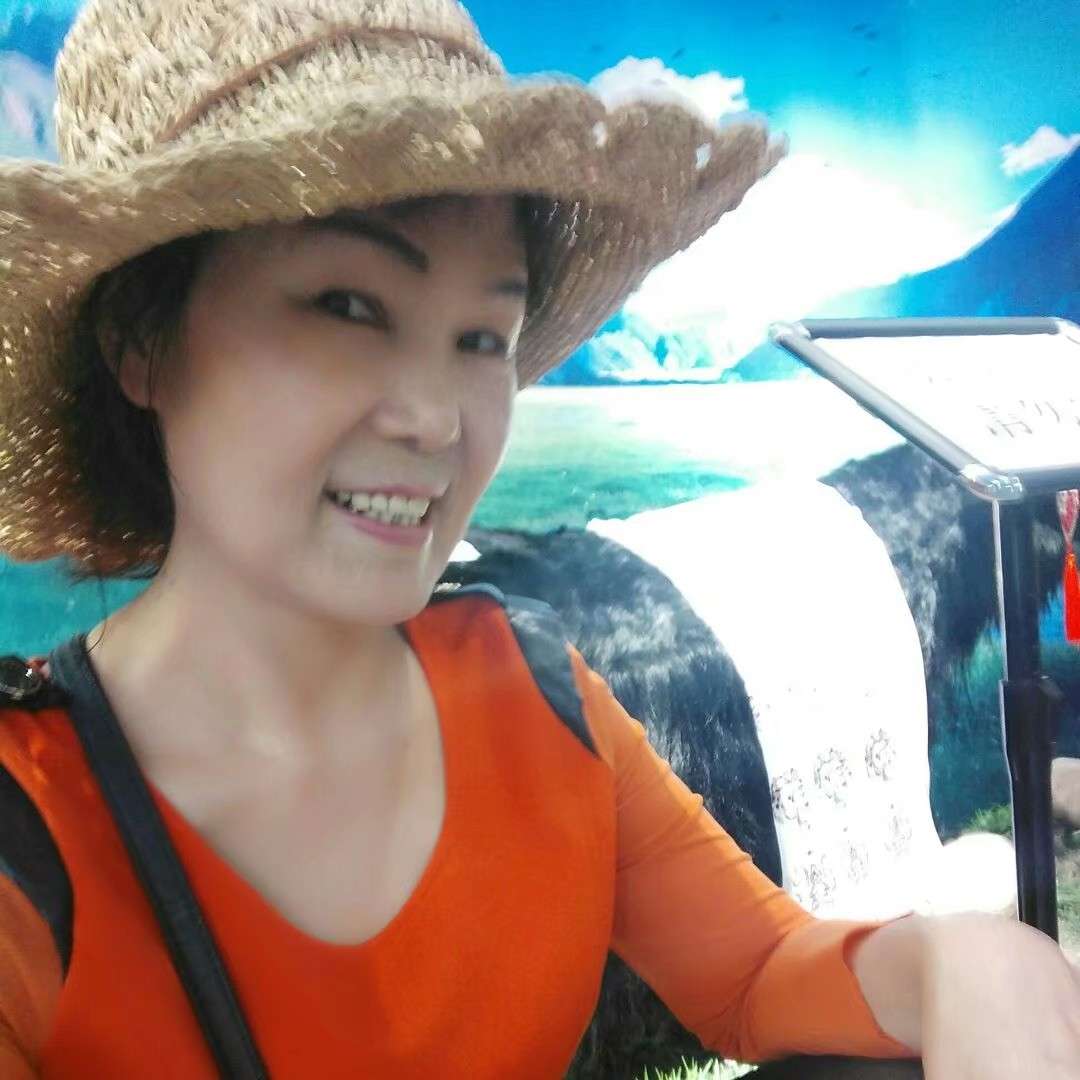 执着挽手铃铛的照片