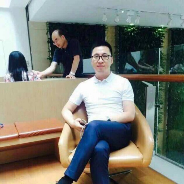 俊逸闻浮波的照片