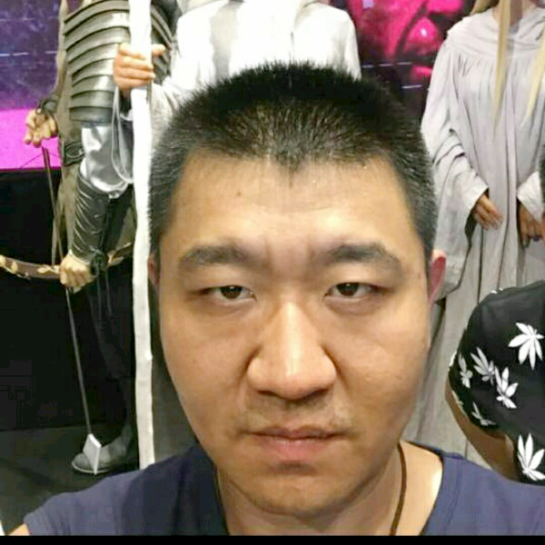 矮小保卫翅膀的照片