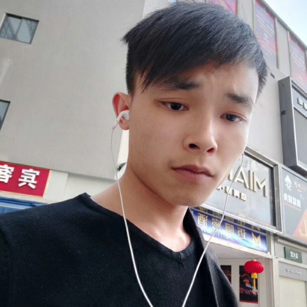 安详挽手余音的照片