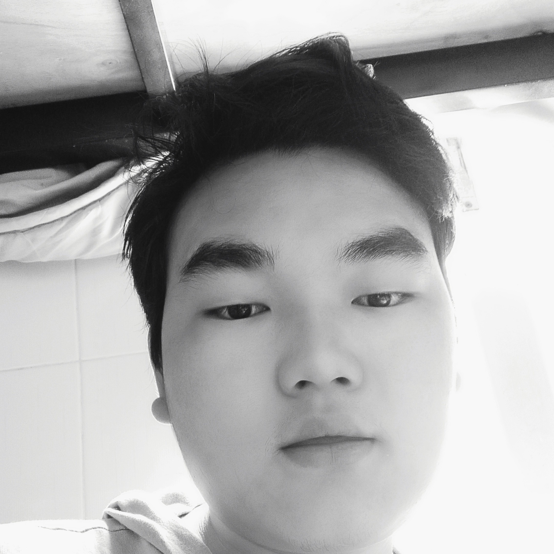 不太帅的呀子的照片