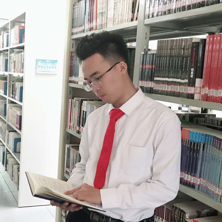 鱼戏断桥边的照片