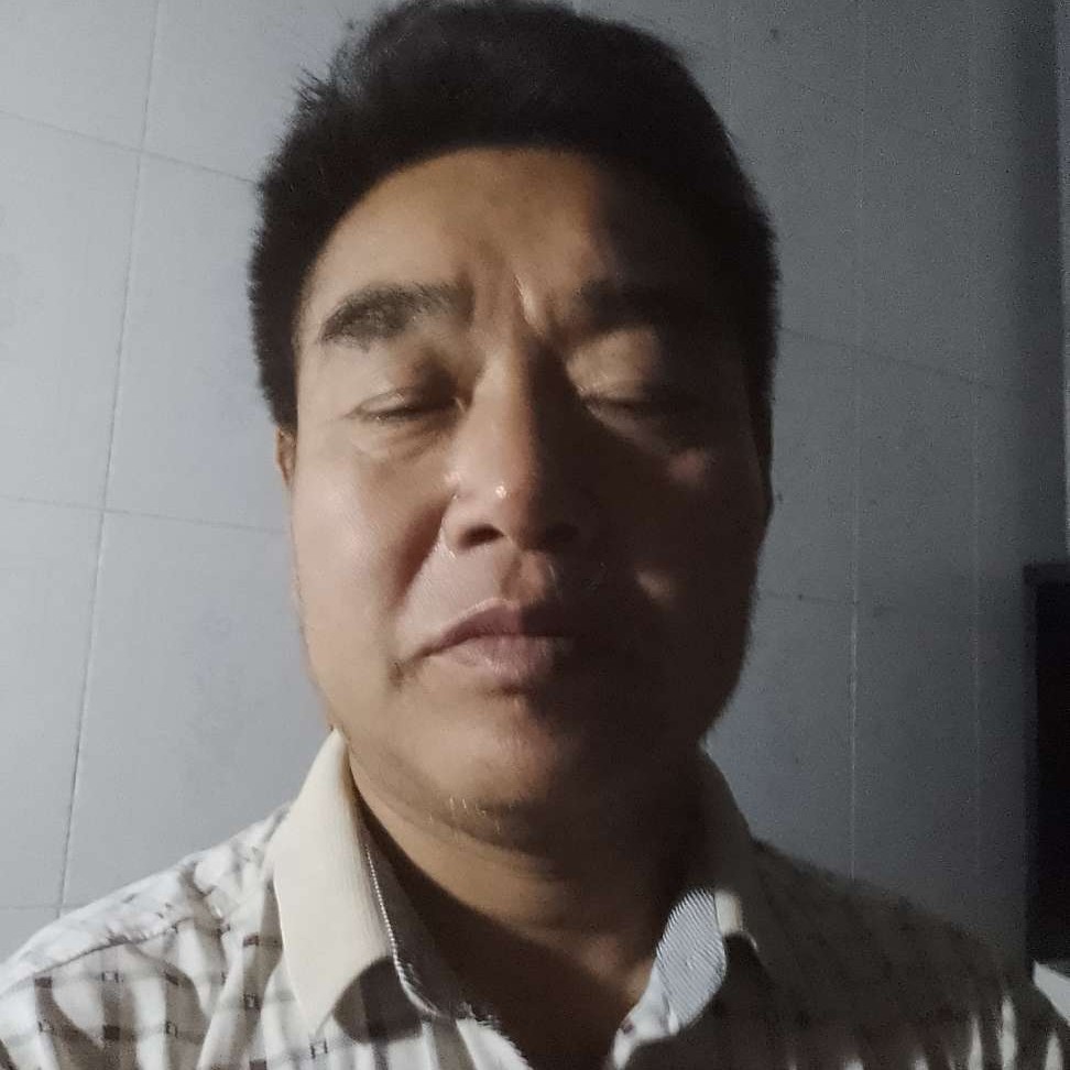 睫毛膏笑不安的照片