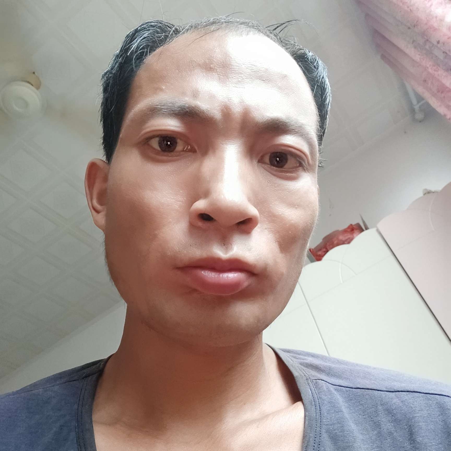 沉静浅吻平湖的照片