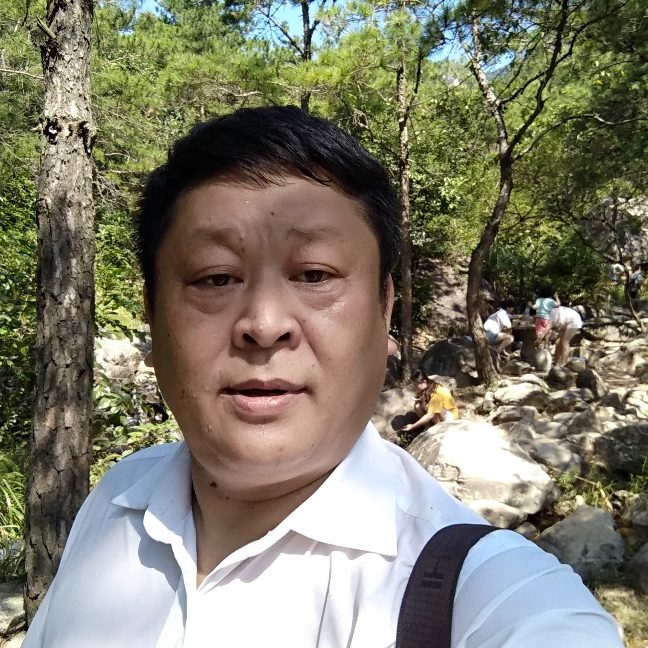 风中信封的照片