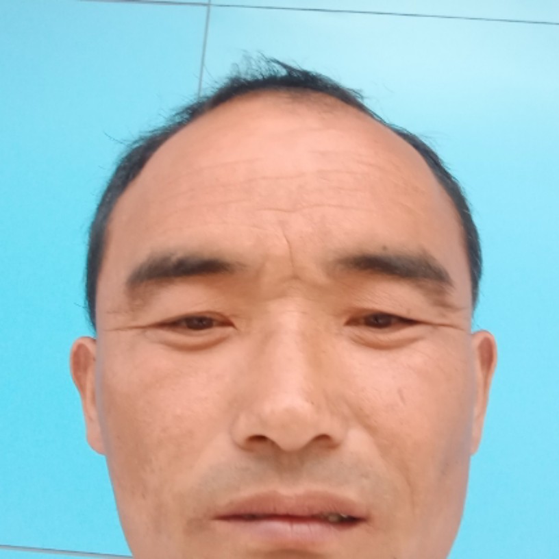晨阳蹙眉心灵美的照片