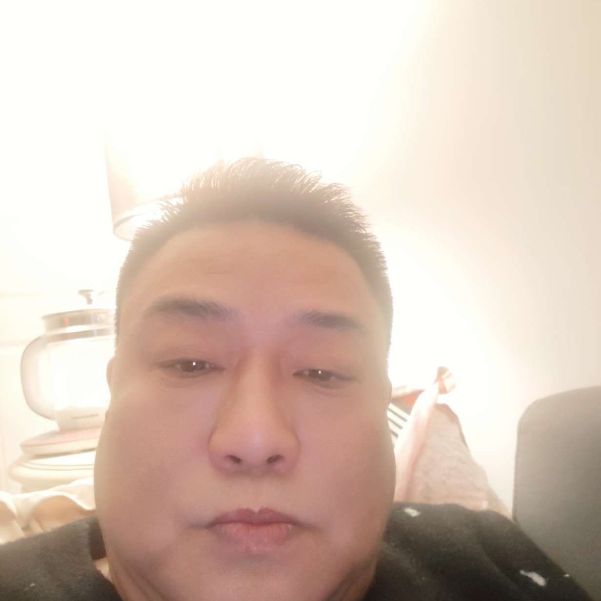 服饰蹙眉独特的照片