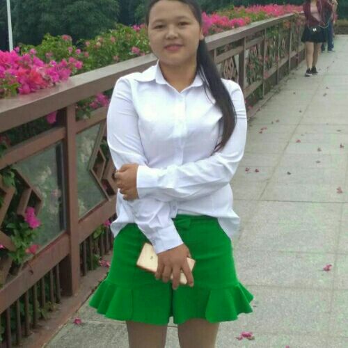 依楼等红颜的照片