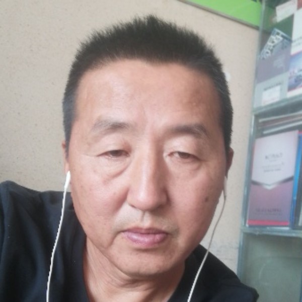 笑靥凝眸深情的照片