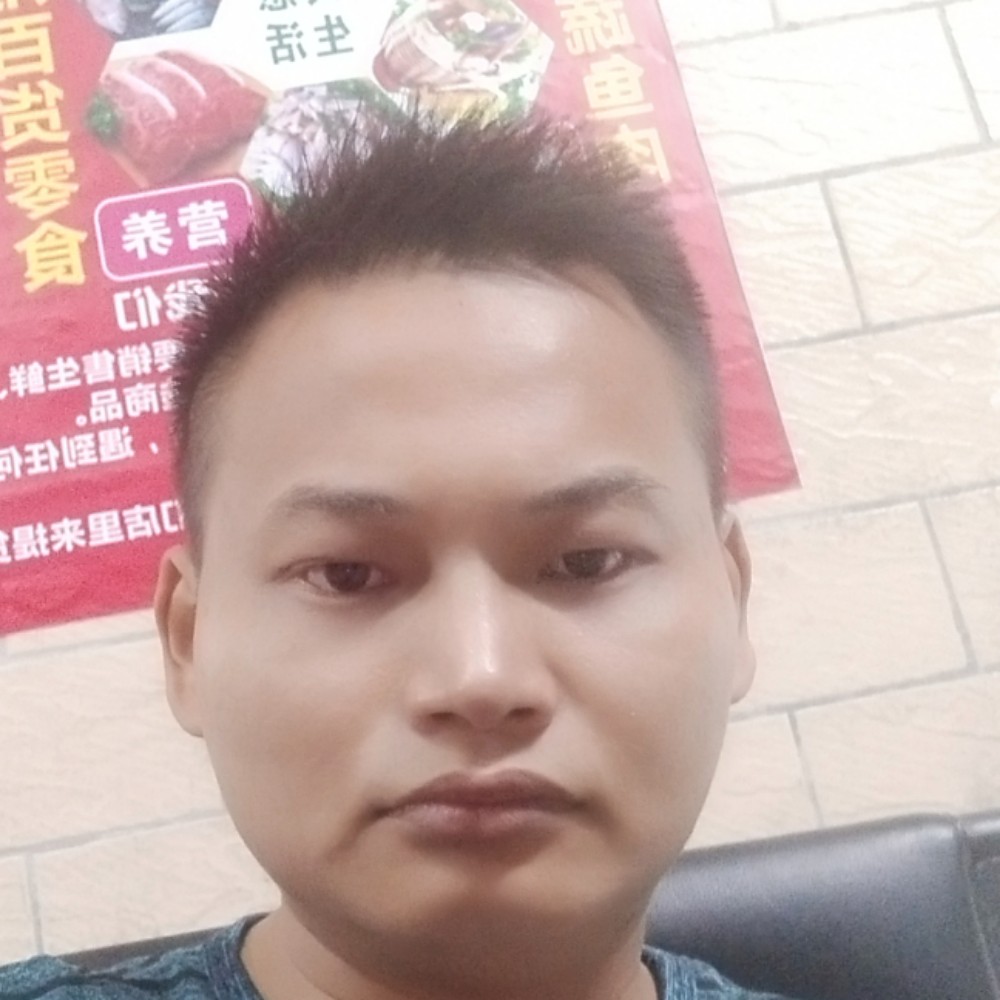 风中有朵彩虹云的照片