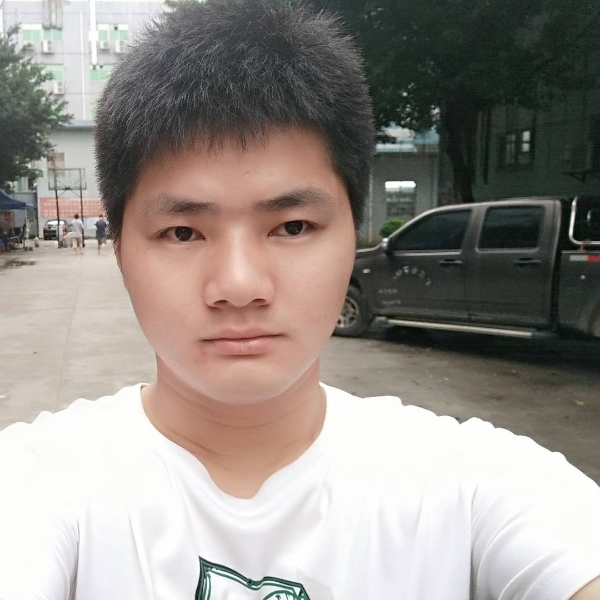 曲中意人的照片