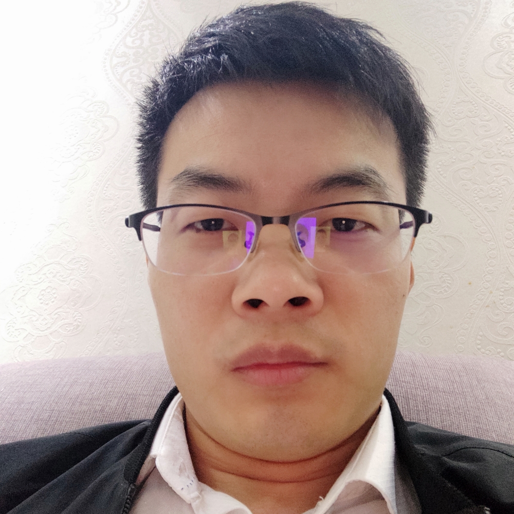 骑猪赶大奔的照片