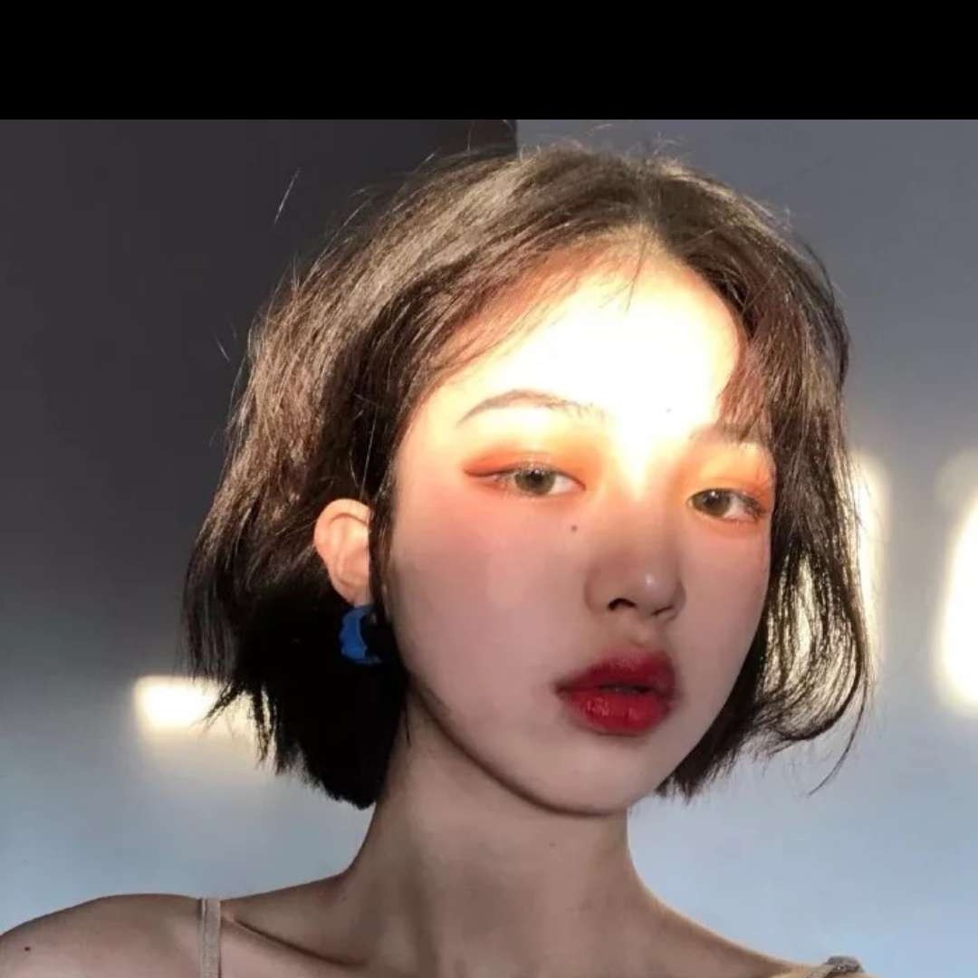 楼房挽手魔幻的照片
