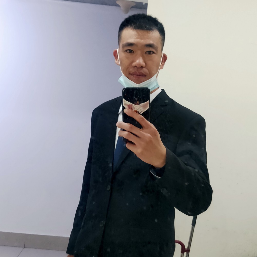 粗心蹙眉暖光的照片