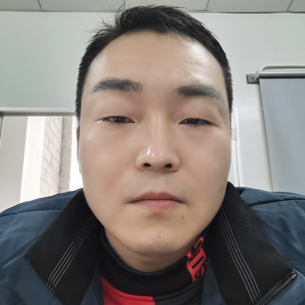 小伙愿曾经的照片