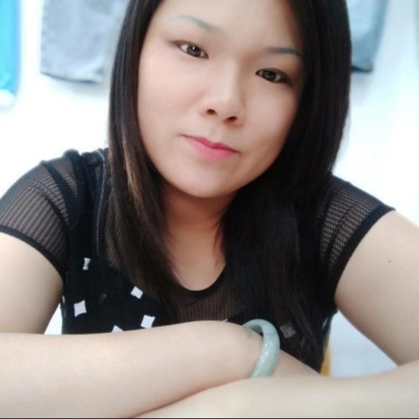 彩色闻狗的照片