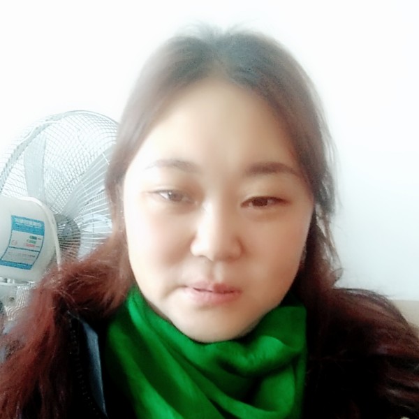 冷酷长颈鹿的照片