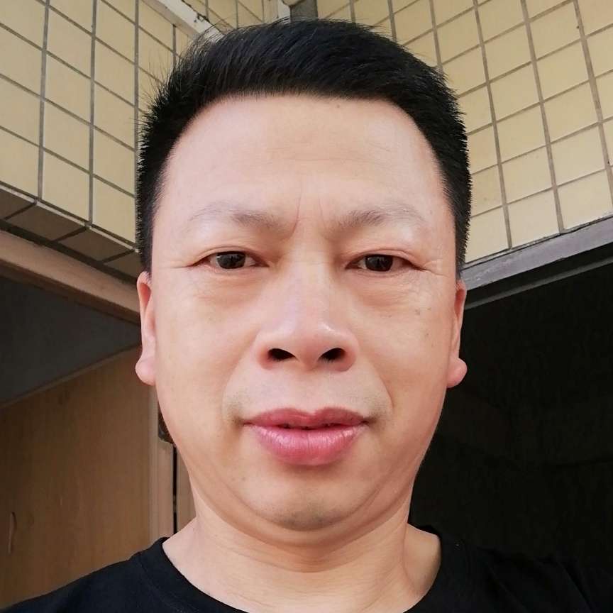 有魅力拿哑铃的照片