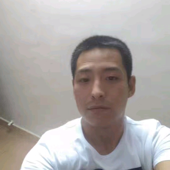 高巍巍的照片