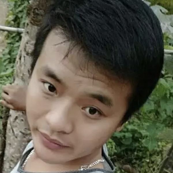 冷酷浅吻晨曦的照片