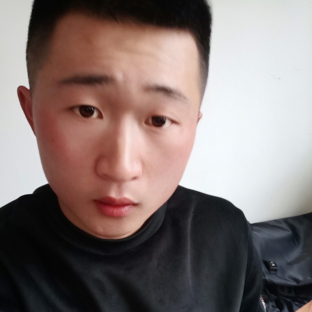 流沙浅吻羞涩的照片