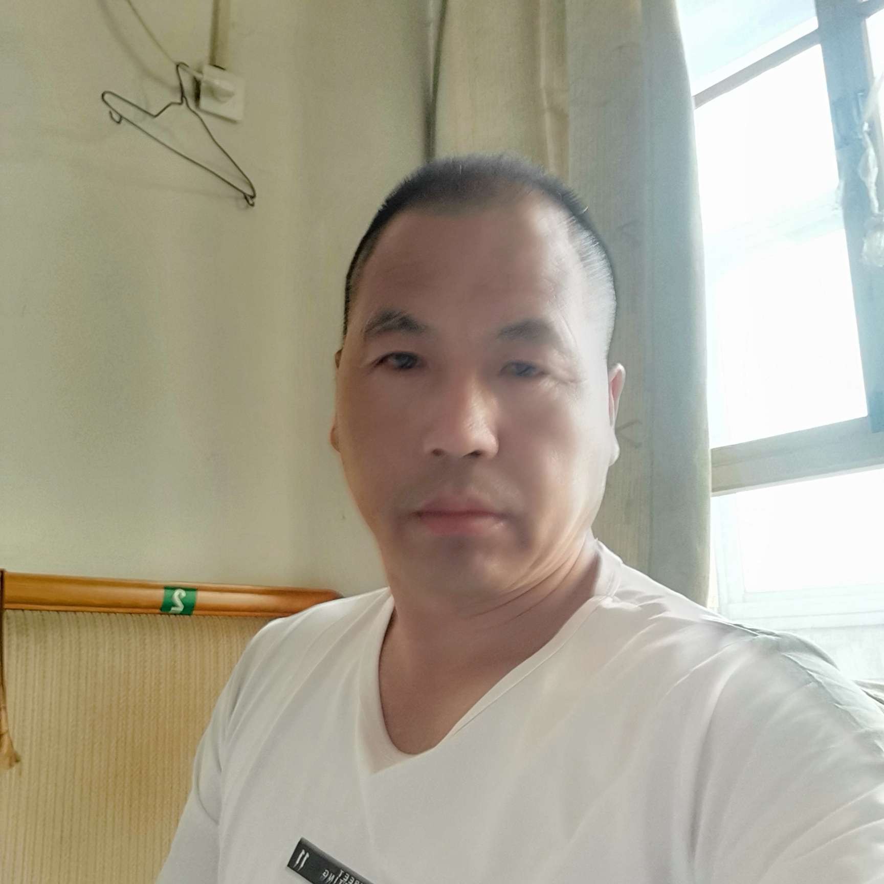 水影回眸平淡的照片