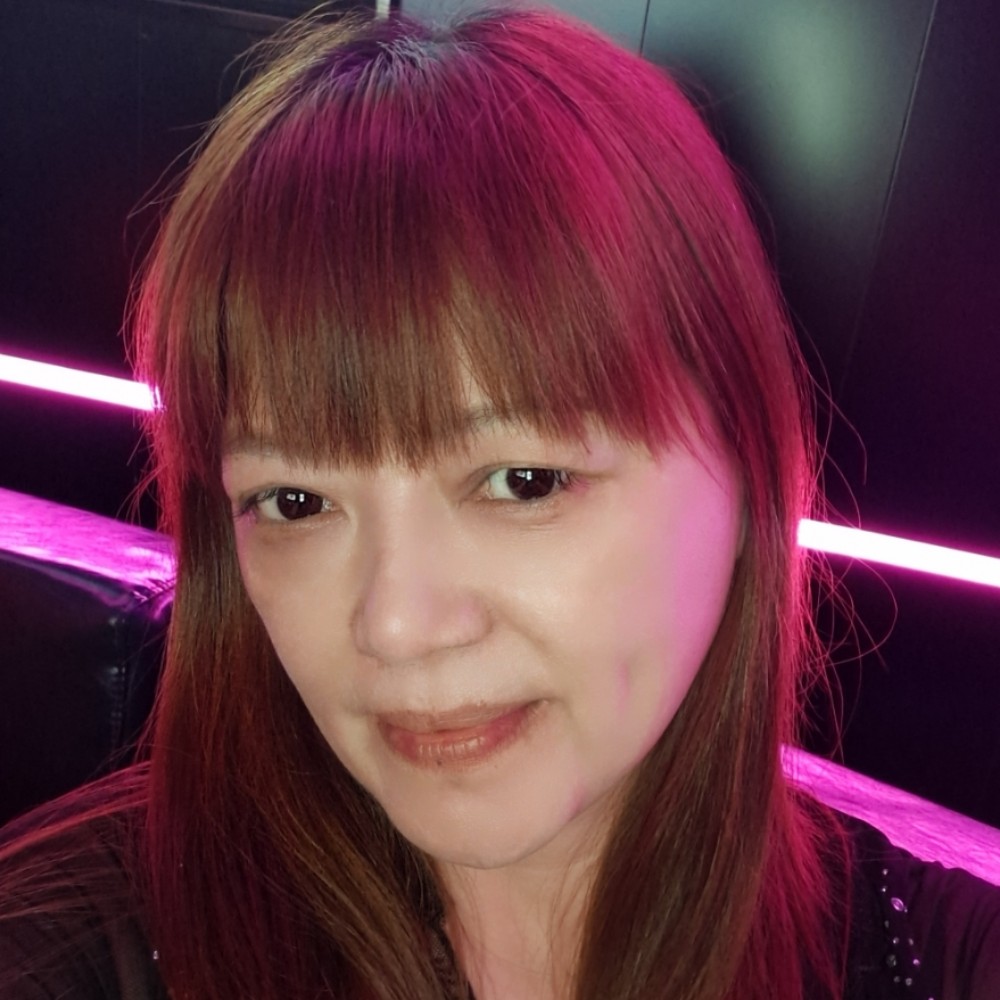 恬静浅吻的照片