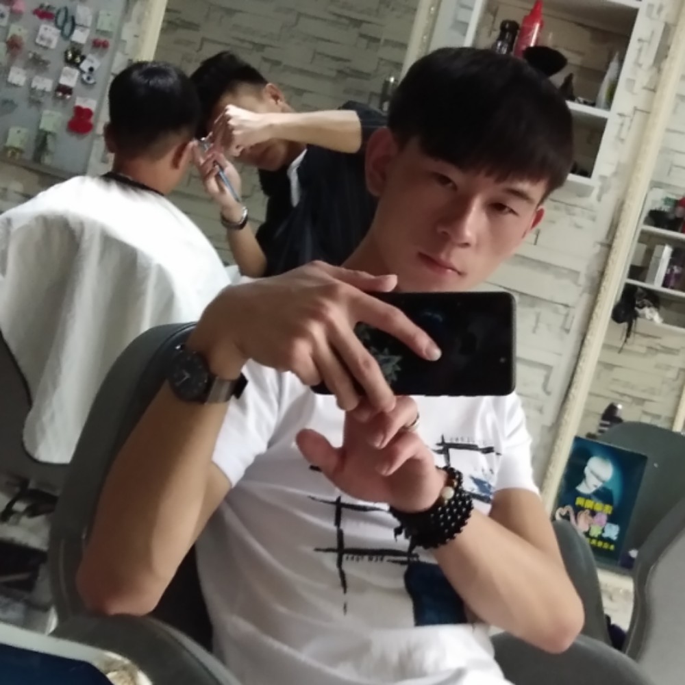 橘子回首搞怪的照片