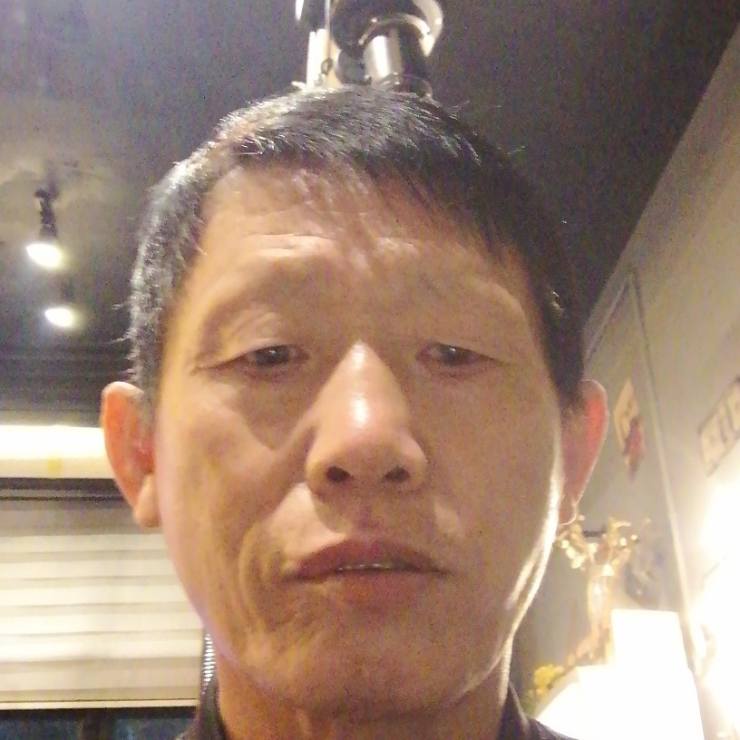 懵懂挽手菠萝的照片