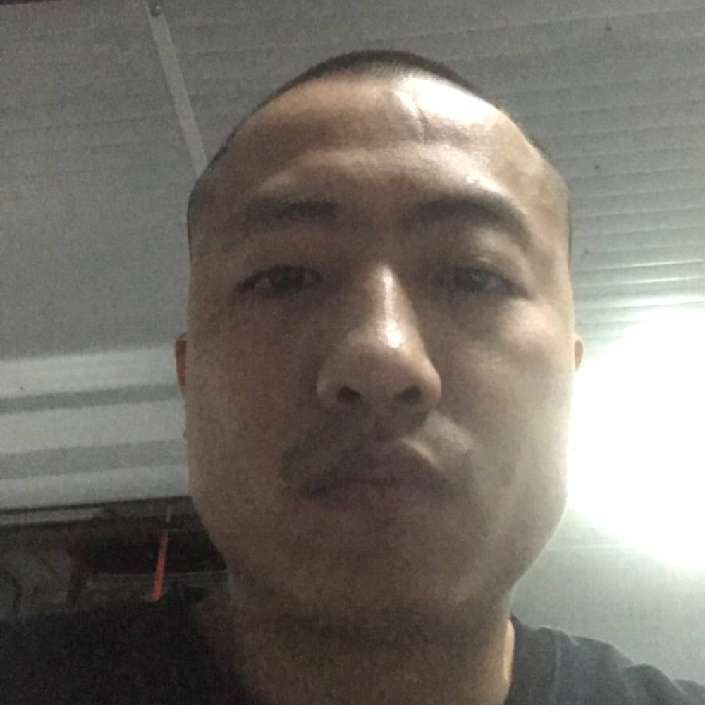 留胡子黄豆大叔的照片