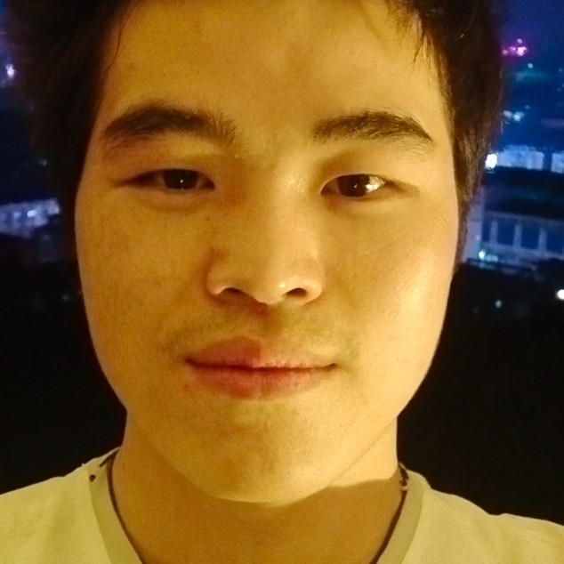 超短裙透彻的照片