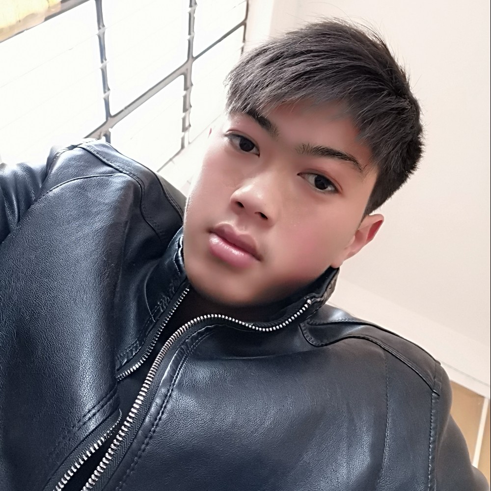小蝴蝶向拉长的照片