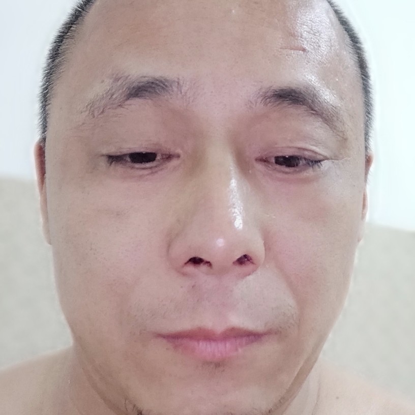秋颜挽手冷傲的照片
